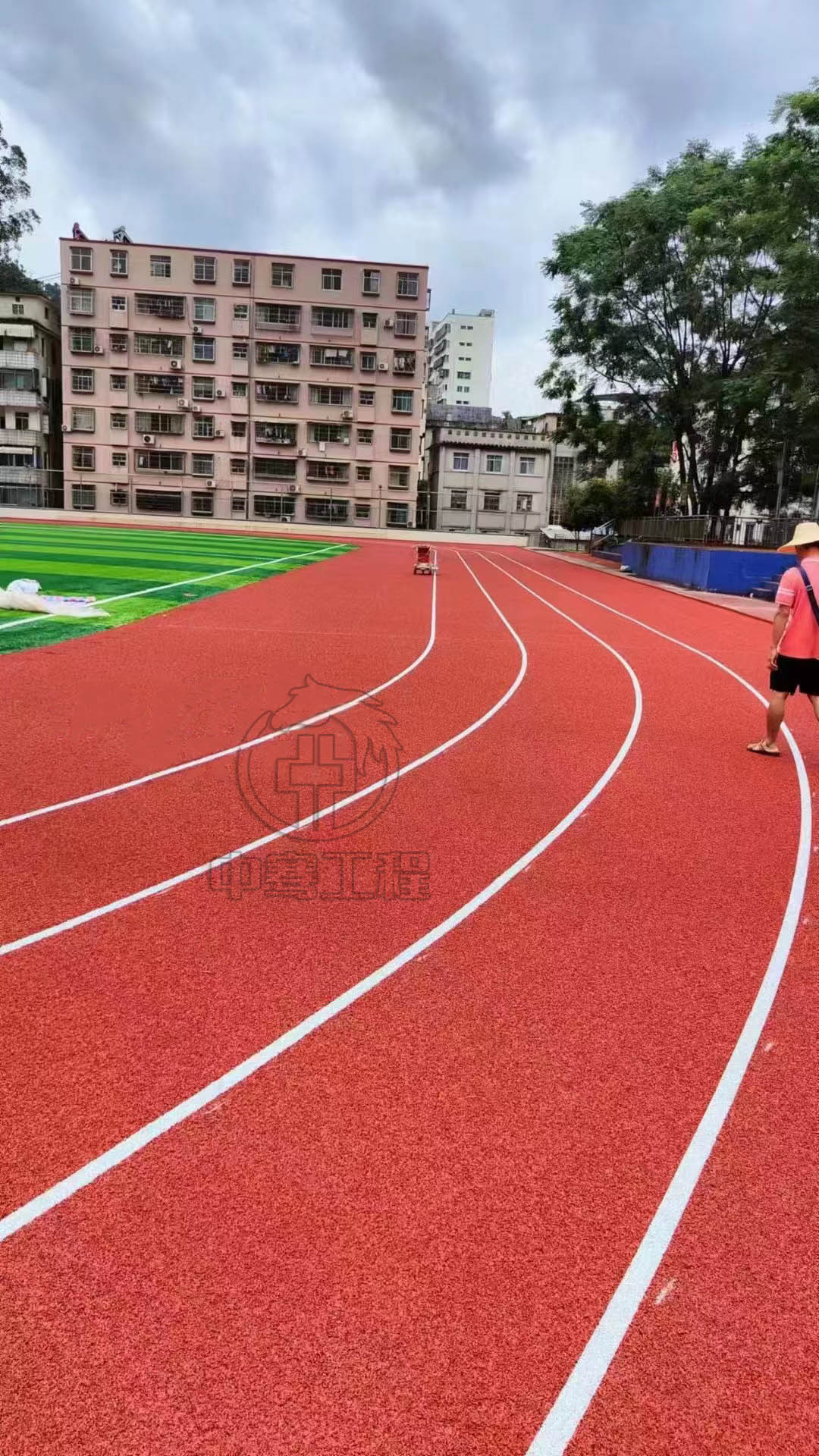 混合塑膠跑道