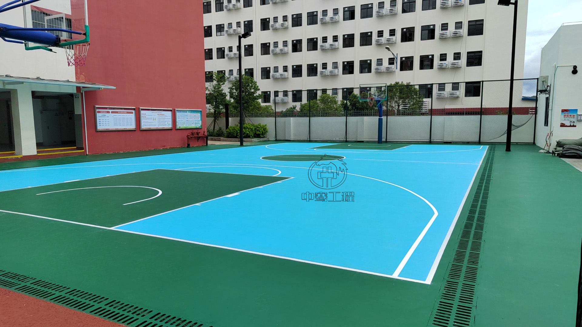 校園籃球場建設